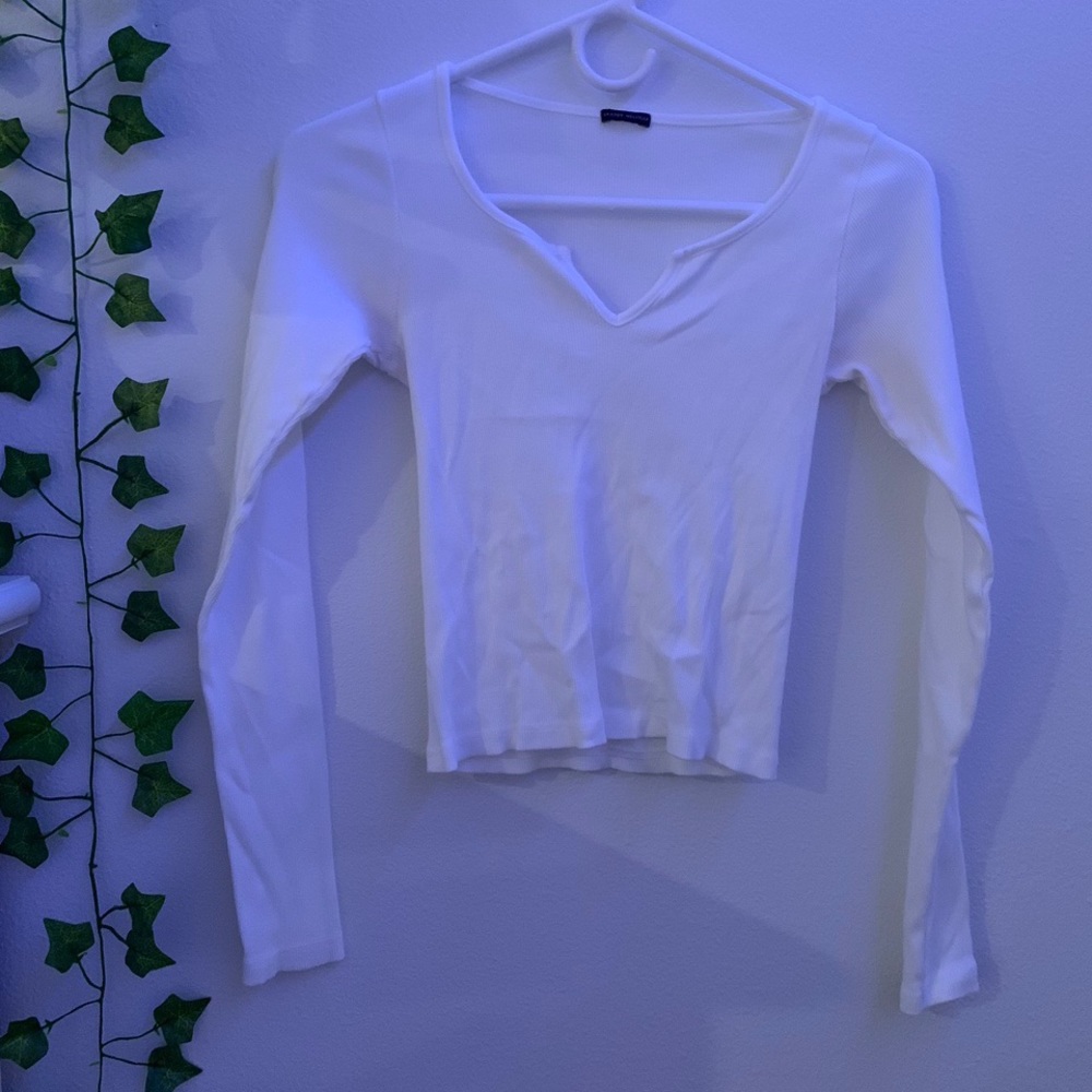 brandy melville long sleeve white notch top